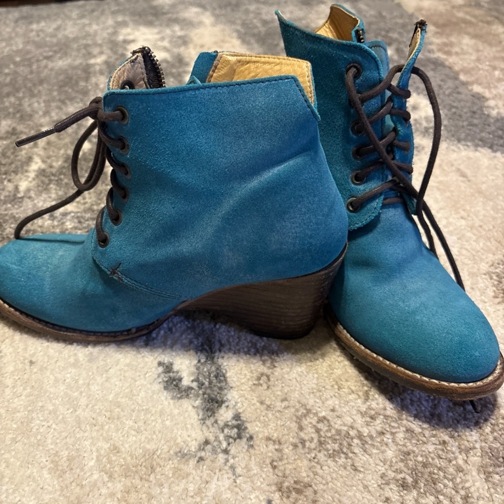 Teal blue heel boots size 9.5